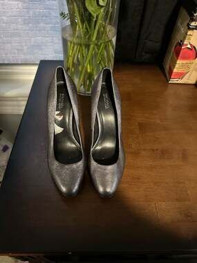 MICHAEL Michael Kors Antoinette Metallic Pump Heels Anthracite Size 9M